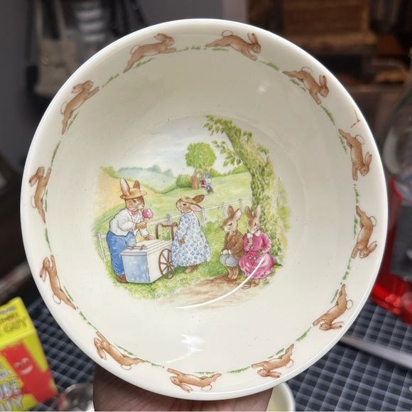 Royal Doulton Cereal Bowl 1988 “Bunnykins” Fine Bone China  Bunny Themed Bowl - Picture 3 of 6